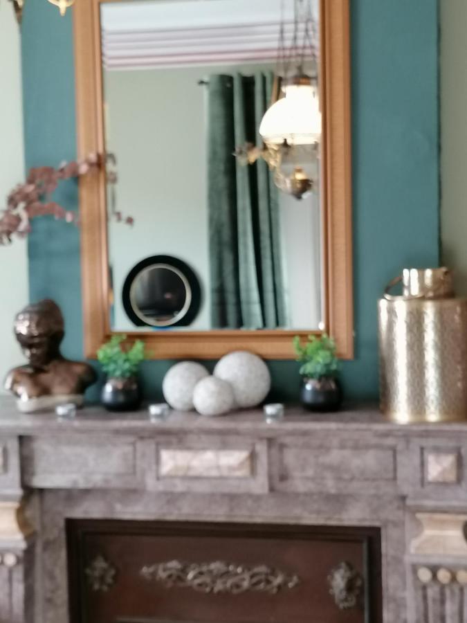 Maison d'hôte Les Notes Endormie Chambre Secrète Berzee Exterior foto