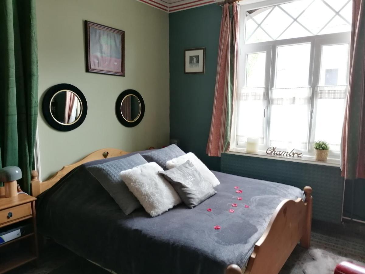 Maison d'hôte Les Notes Endormie Chambre Secrète Berzee Exterior foto
