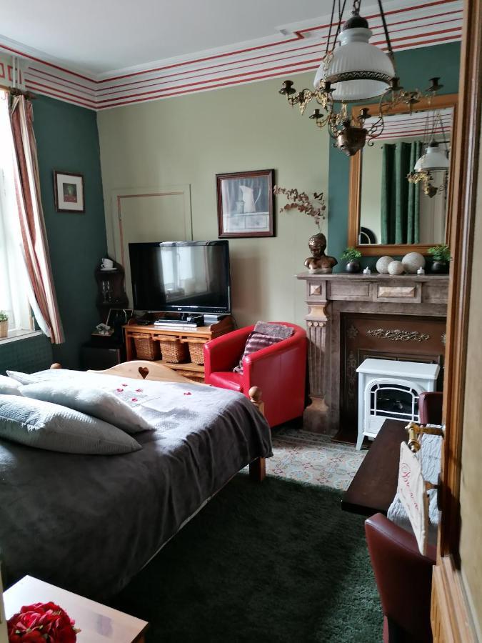 Maison d'hôte Les Notes Endormie Chambre Secrète Berzee Exterior foto