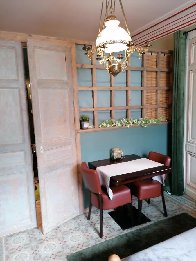 Maison d'hôte Les Notes Endormie Chambre Secrète Berzee Exterior foto