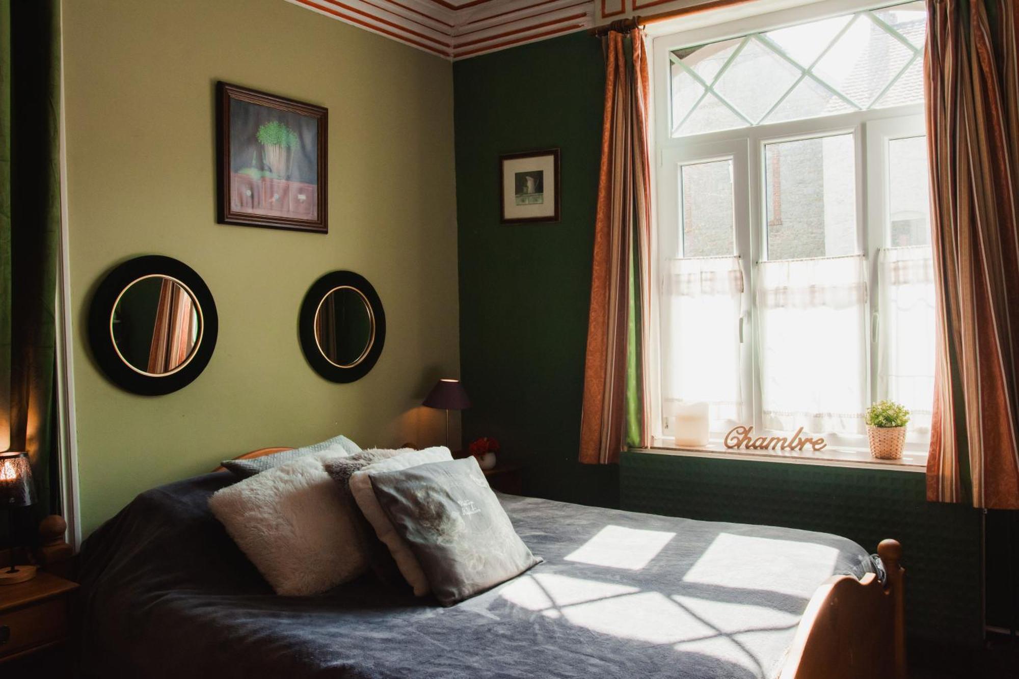 Maison d'hôte Les Notes Endormie Chambre Secrète Berzee Exterior foto